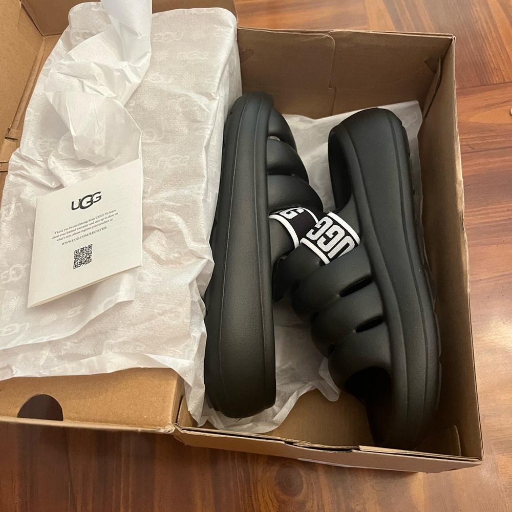 NWT Ugg Black Yeah Sport Platform Sandals
